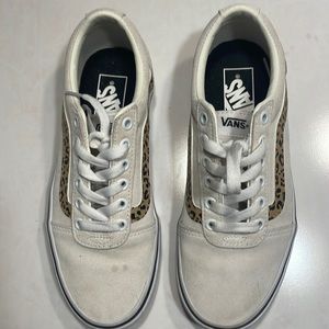Vans suede sneakers Size 7 women’s. Cream suede with leopard detail.